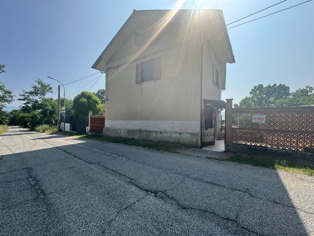 Casa indipendente a Carsoli in Via di Villaromana - Foto 4