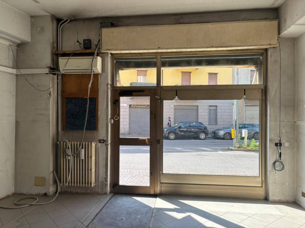 Immobile a Oggiono in PIAZZA SIRONI, 11 - Foto 3