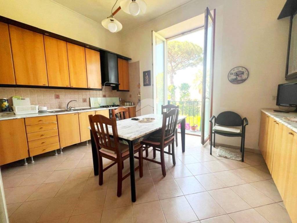 Appartamento a Napoli in Via Sant'Antonio a Capodimonte, 10 - Foto 3