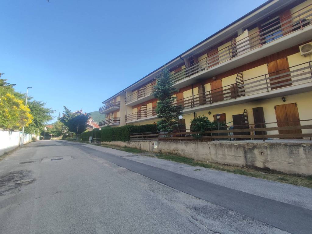 Appartamento a Lucoli in Via della genziana - Foto 2