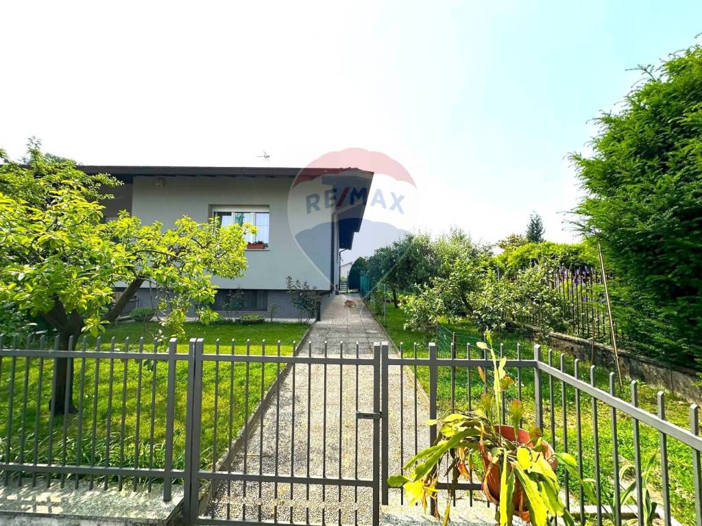 Villa a Varallo pombia in Via Sempione, 30 - Foto 3