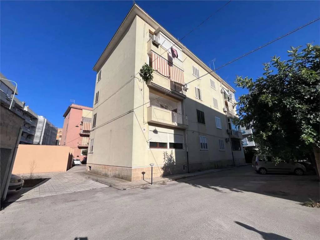 Appartamento a Francavilla fontana in Via Quinto Ennio, 34 - Foto 2