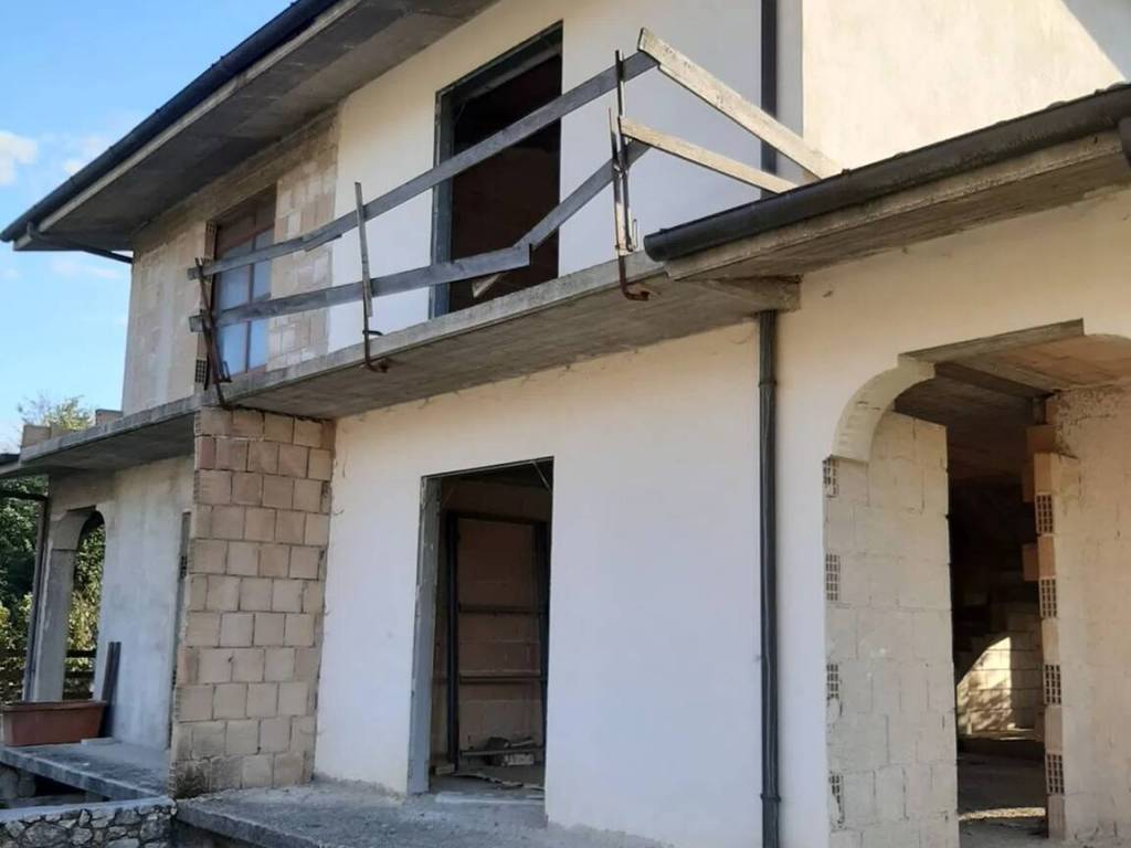 Villa a Scurcola marsicana in Via Giovanni Xxiii S.N.C. - Foto 2