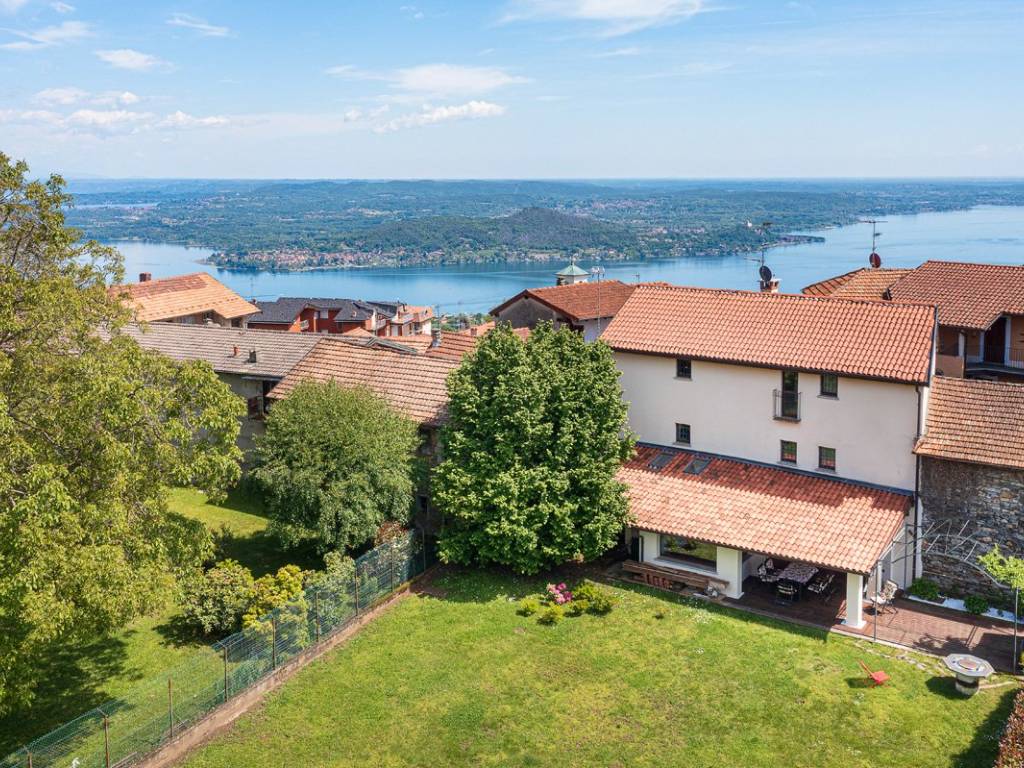 Villa a Nebbiuno in Via Dante Alighieri, 8 - Foto 2