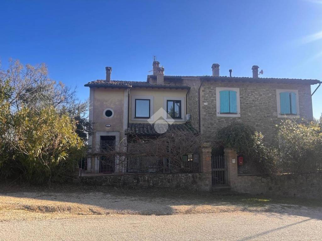 Appartamento a Bettona in STRADA 5 CERRI, 65 - Foto 2