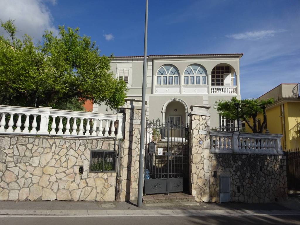 Villa a Sarno in Viale Margherita, 90 - Foto 2