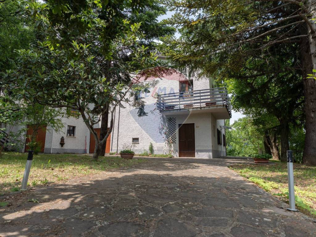 Villa a Fabriano in Frazione San Giovanni - Foto 2