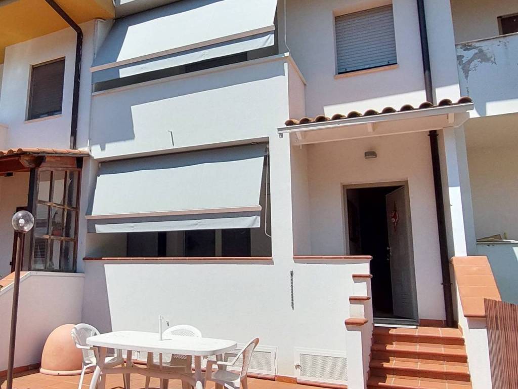 Villetta a schiera a Folignano in via Fabriano - Foto 2