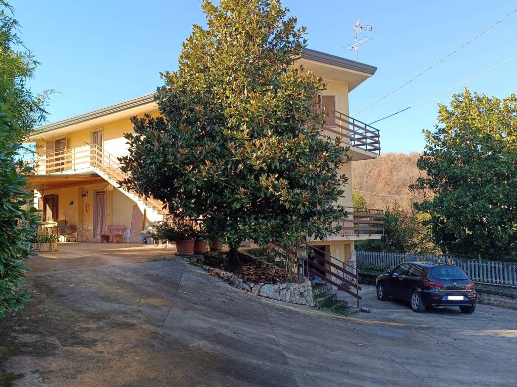 Villa a Ceccano in Via Pezze d'Ischia, 36 - Foto 2