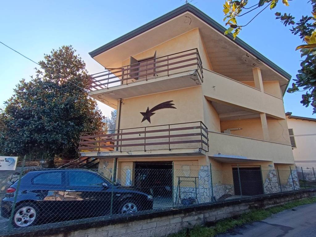 Villa a Ceccano in Via Pezze d'Ischia, 36 - Foto 3