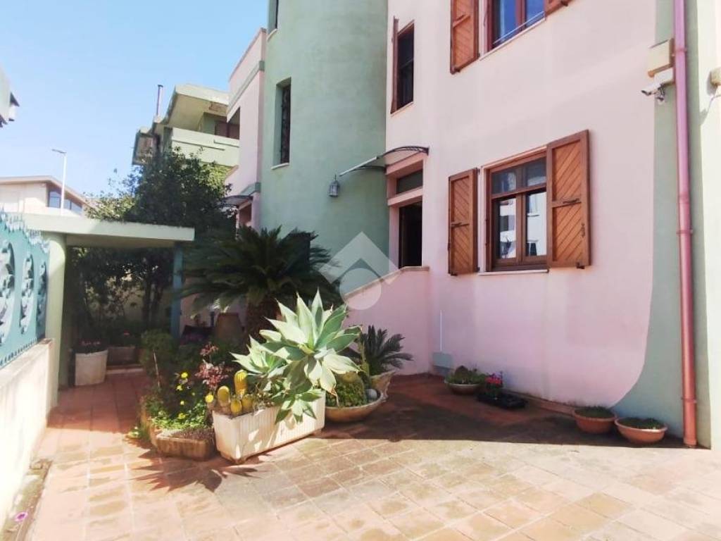 Villa a Quartu sant'elena in Via Silesu, 18 - Foto 2