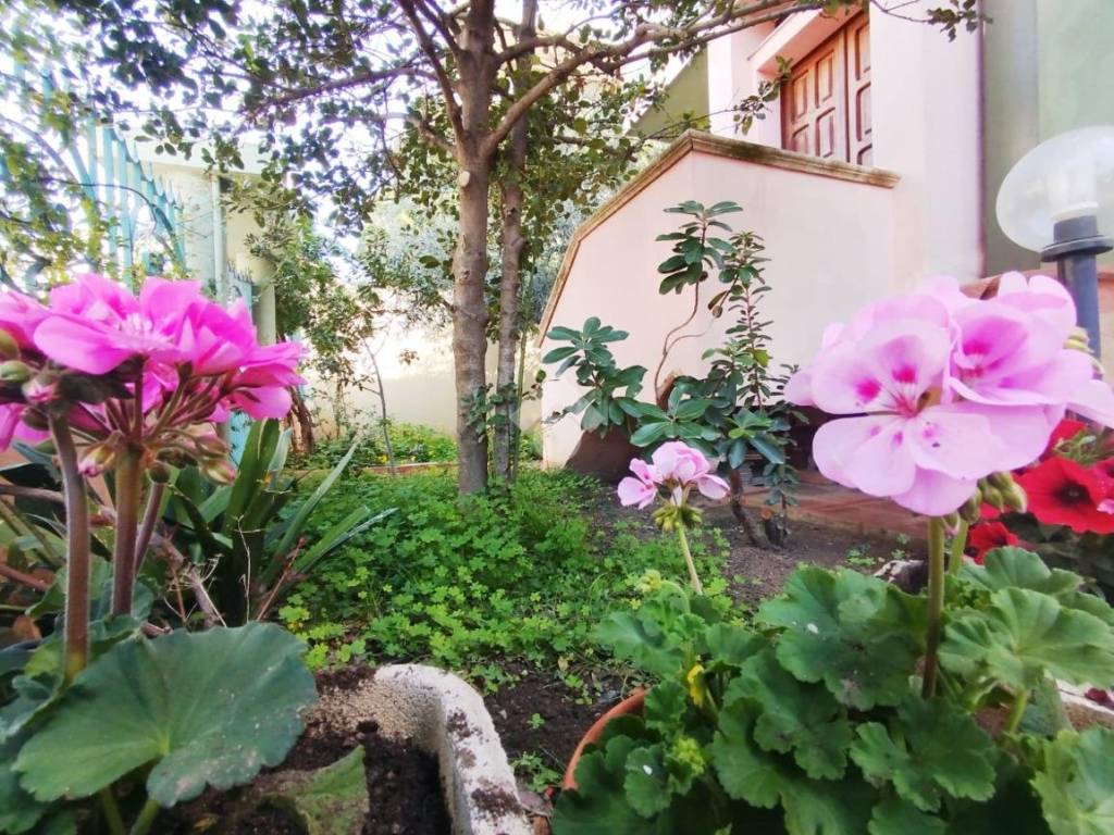 Villa a Quartu sant'elena in Via Silesu, 18 - Foto 4
