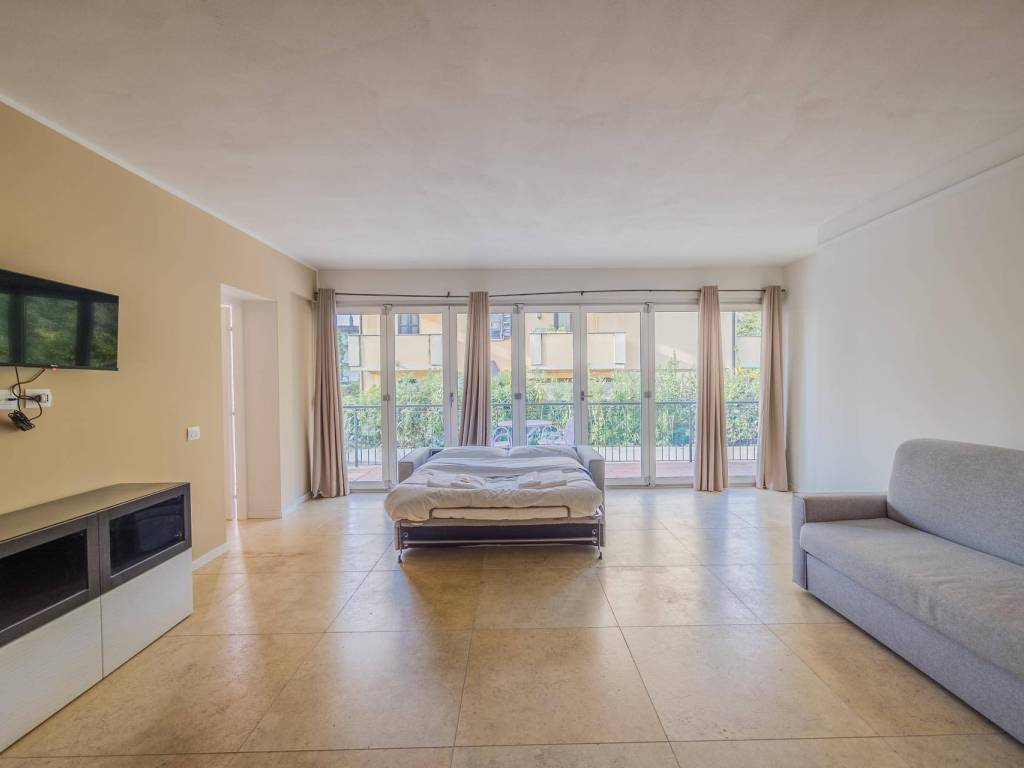 Appartamento a Desenzano del garda in Viale Francesco Agello - Foto 2