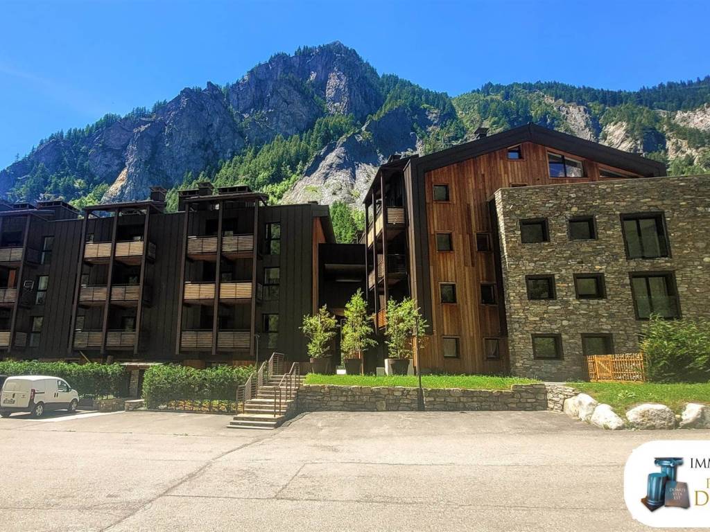 Appartamento a Courmayeur in Strada Larzey-Entrèves - Foto 2