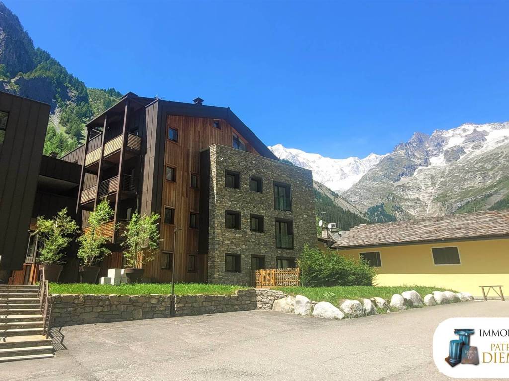 Appartamento a Courmayeur in Strada Larzey-Entrèves - Foto 3