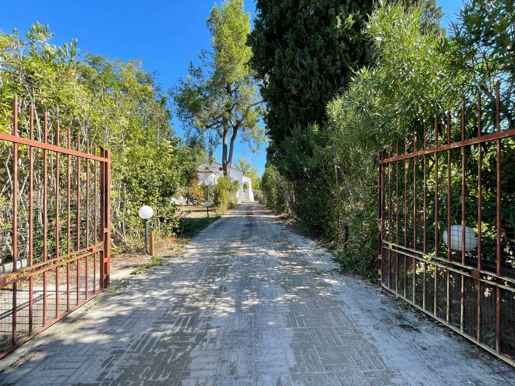 Villa a Alanno in Via Mastromarco - Foto 2