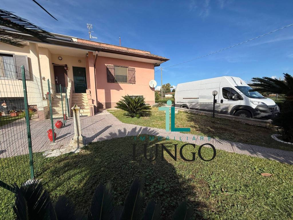 Villa a Latina in Strada Arturo Ferrarin - Foto 2