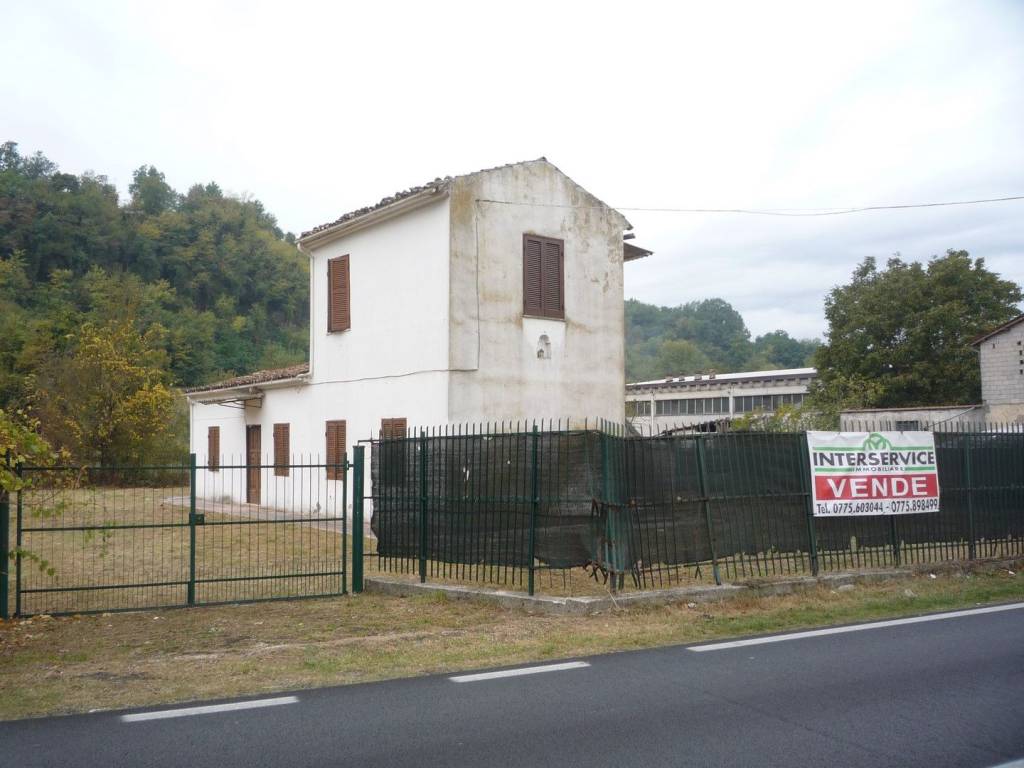 Villa a Ceccano in Via Gaeta, 248 - Foto 2