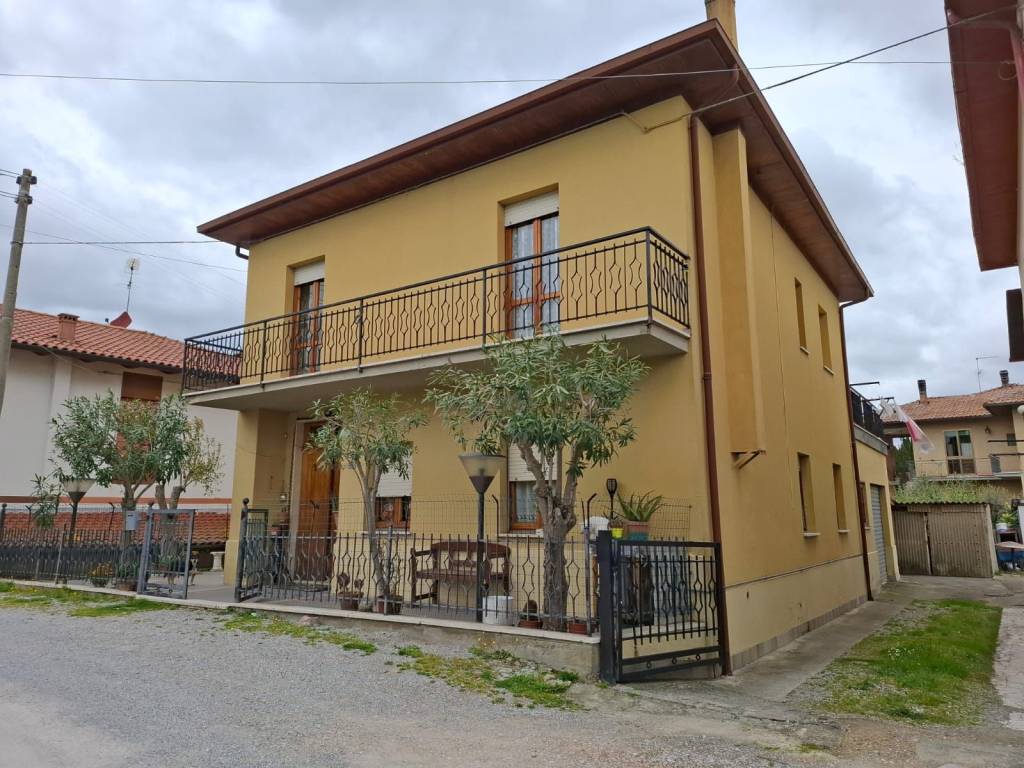 Villa a Chiusi in Strada Provinciale 146 di Chianciano, 8 - Foto 2