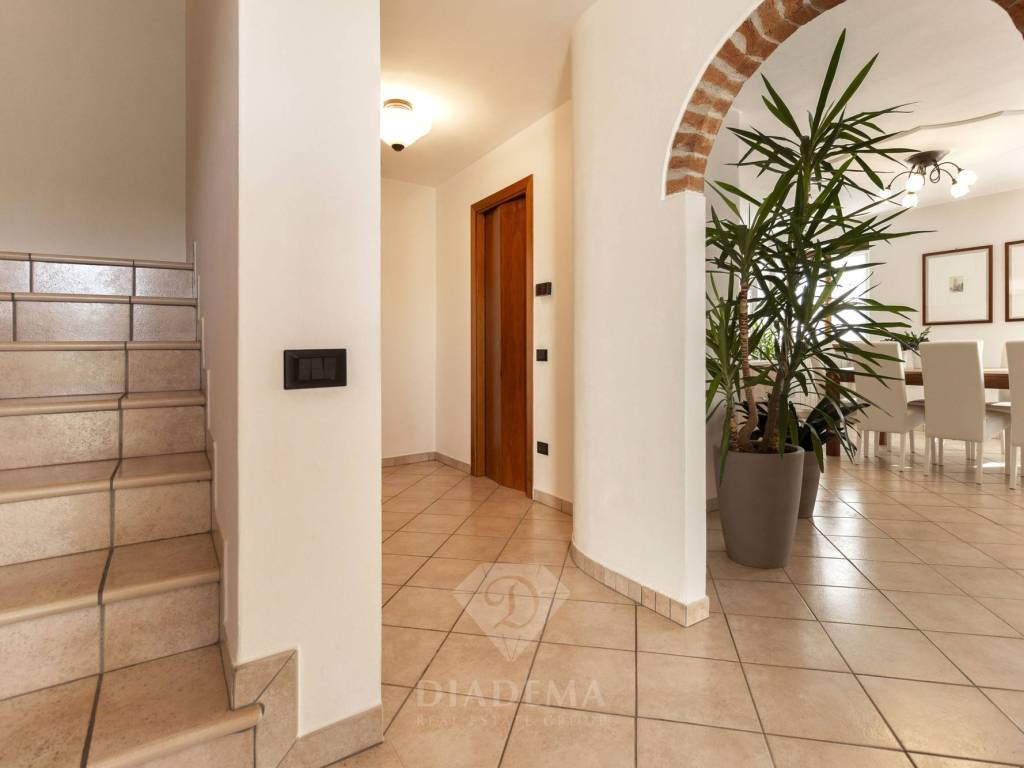 Villa a Sumirago in Via Lega Figli del Lavoro, 6 - Foto 2