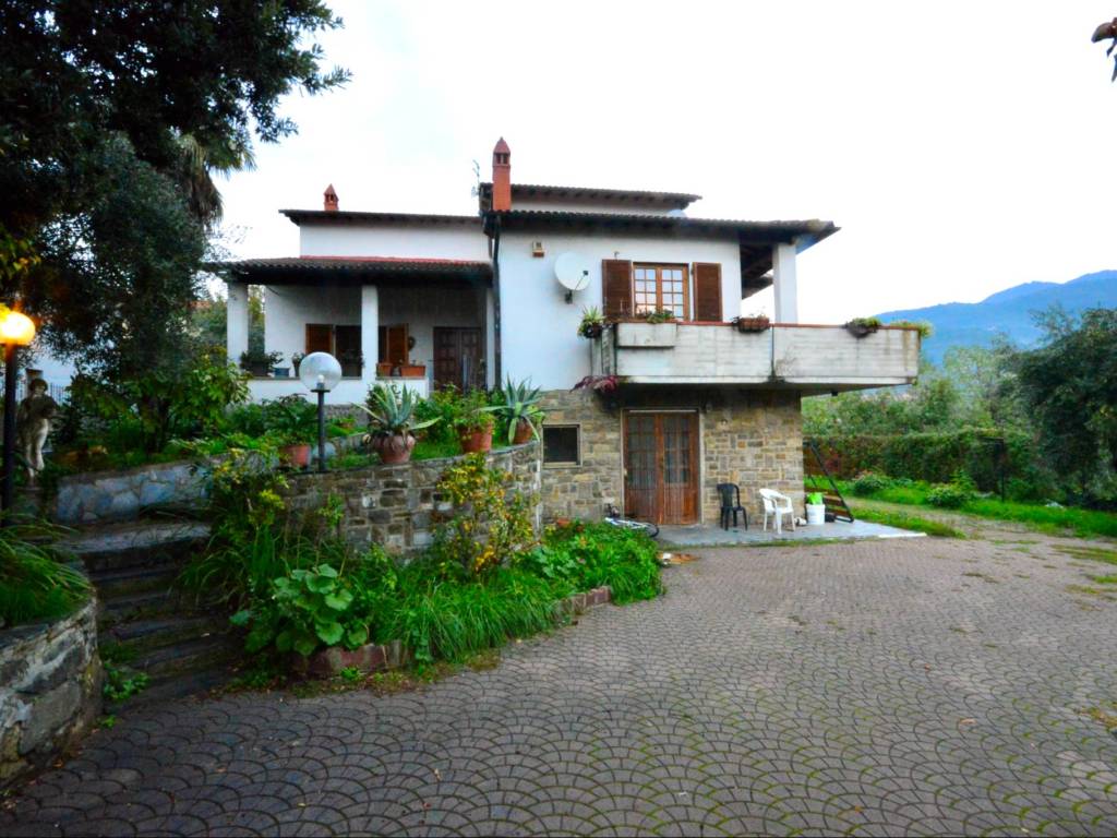 Villa a Loro ciuffenna in Via Fratelli Cervi - Foto 2