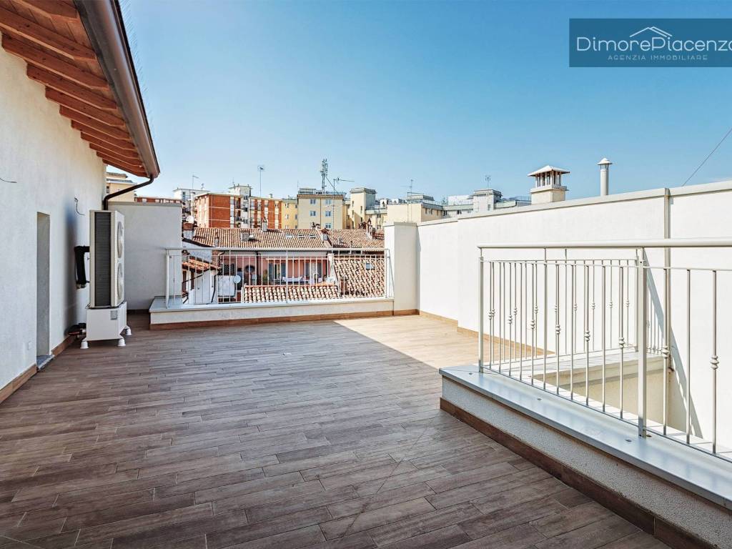 Attico / mansarda a Piacenza in Piazza dei Cavalli - Foto 2