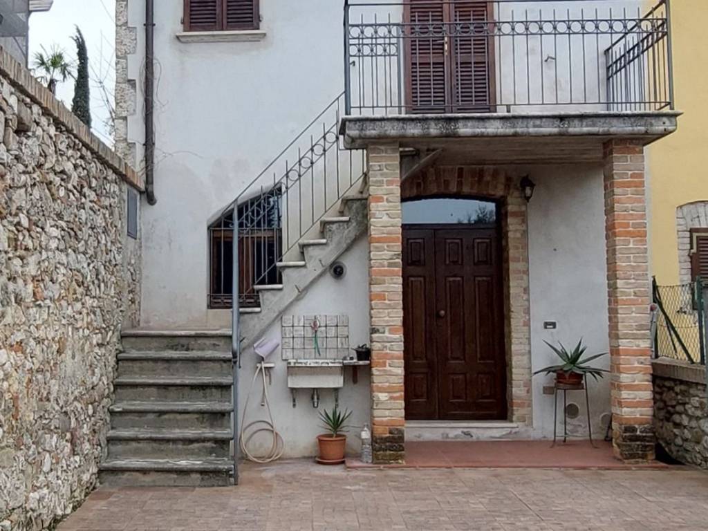 Casa indipendente a Ascoli piceno in Via Piceno Aprutina, 114 - Foto 2