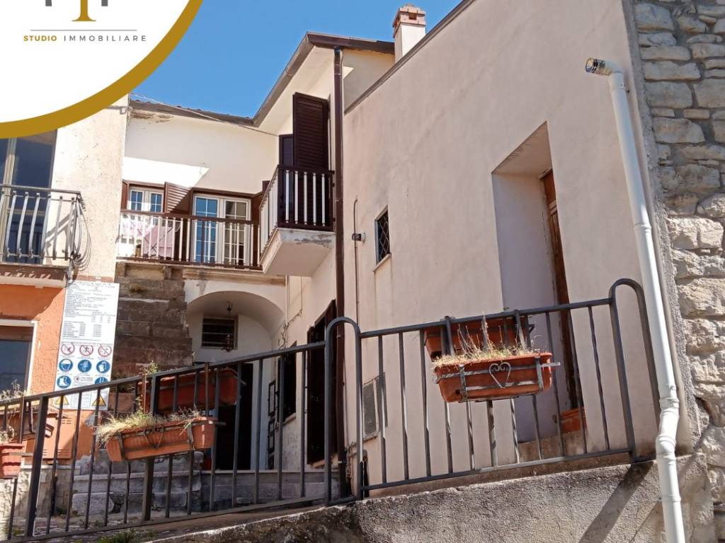 Casa indipendente a Pietrelcina in Viale Cappuccini - Foto 2