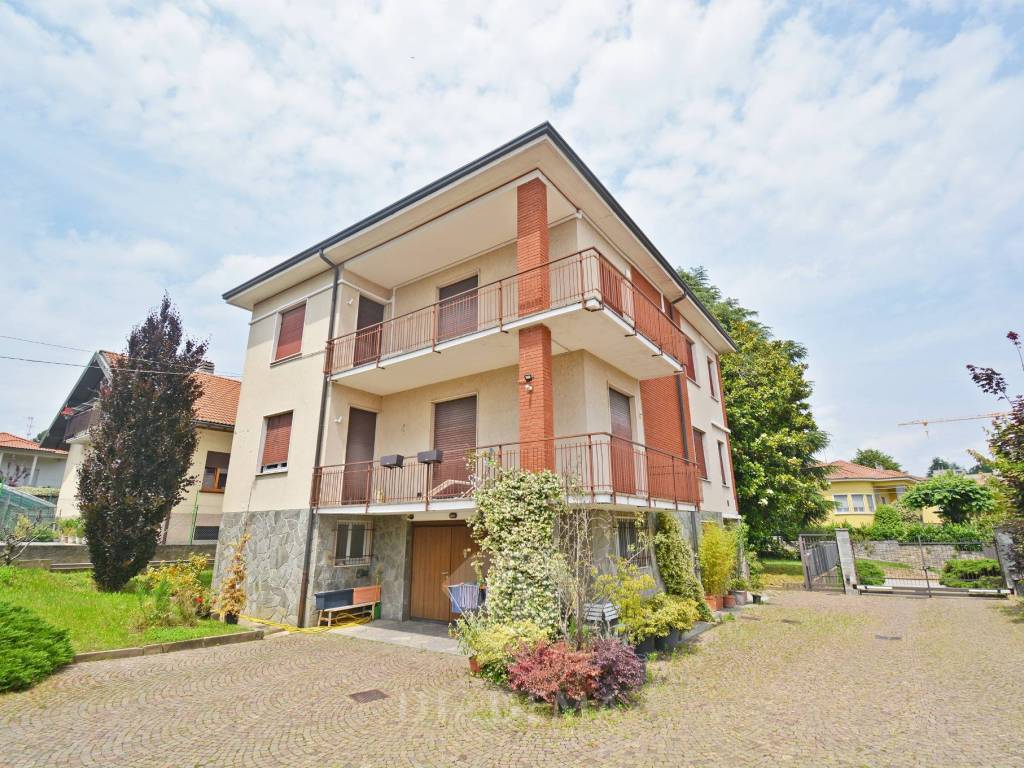 Attico / mansarda a Albizzate in Via D. Carabelli, 37 - Foto 2