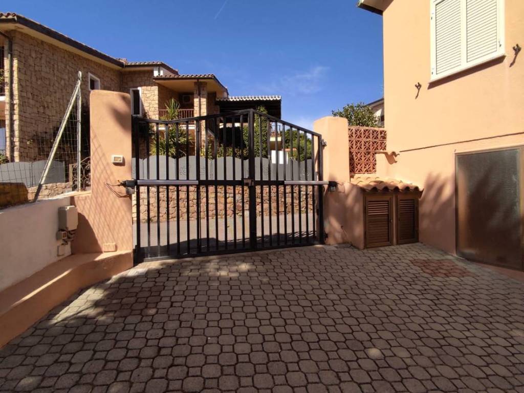 Villa a Badesi in Via D. Alighieri - Foto 2