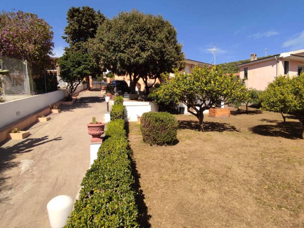 Villa a Badesi in Via D. Alighieri - Foto 4