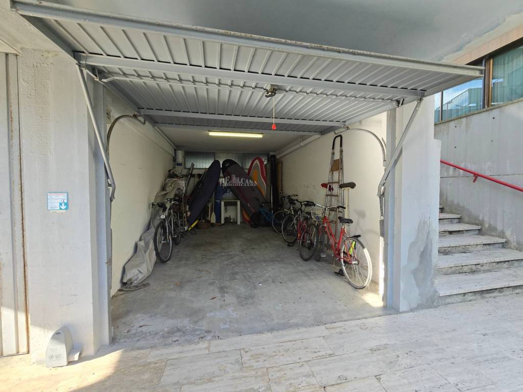 Box / garage a San benedetto del tronto in Via Zandonai, 2 - Foto 2