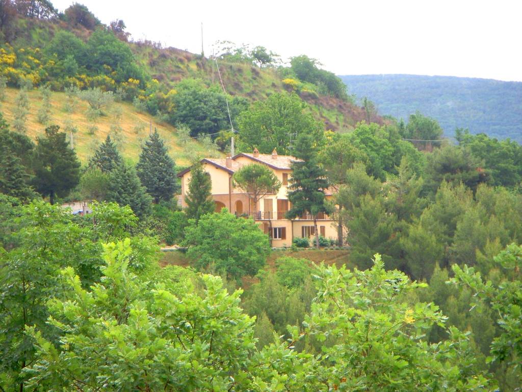 Villa a Nocera umbra in Vocabolo Largnano - Foto 2