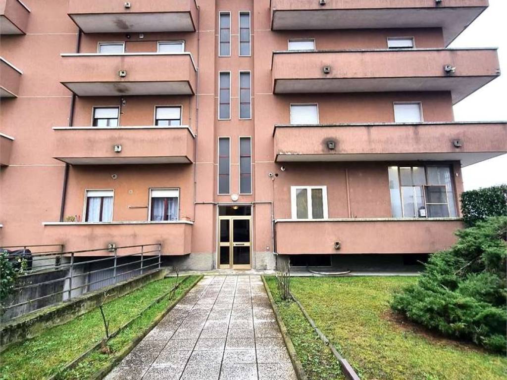 Appartamento a Gazzada schianno in via Gallarate, 55 - Foto 2