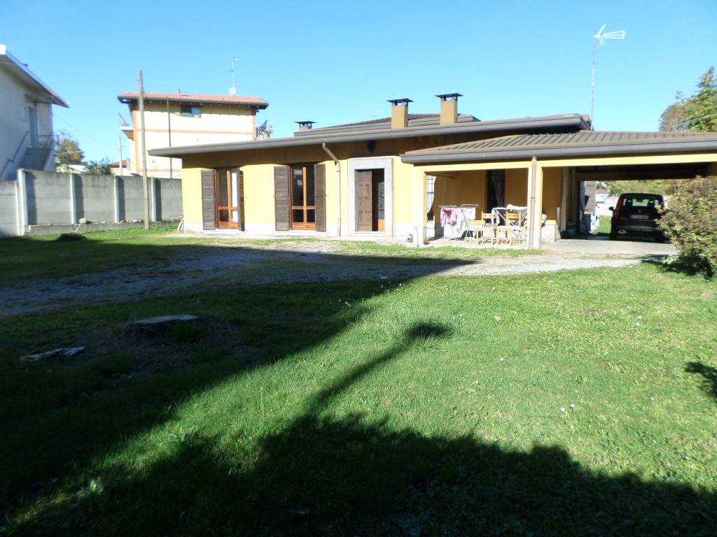 Villa a Seveso in Via Cacciatori delle Alpi - Foto 1