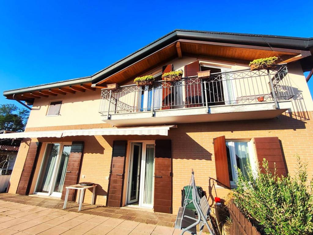 Villa a Venegono inferiore in Via Fratelli Bandiera, 7 - Foto 2