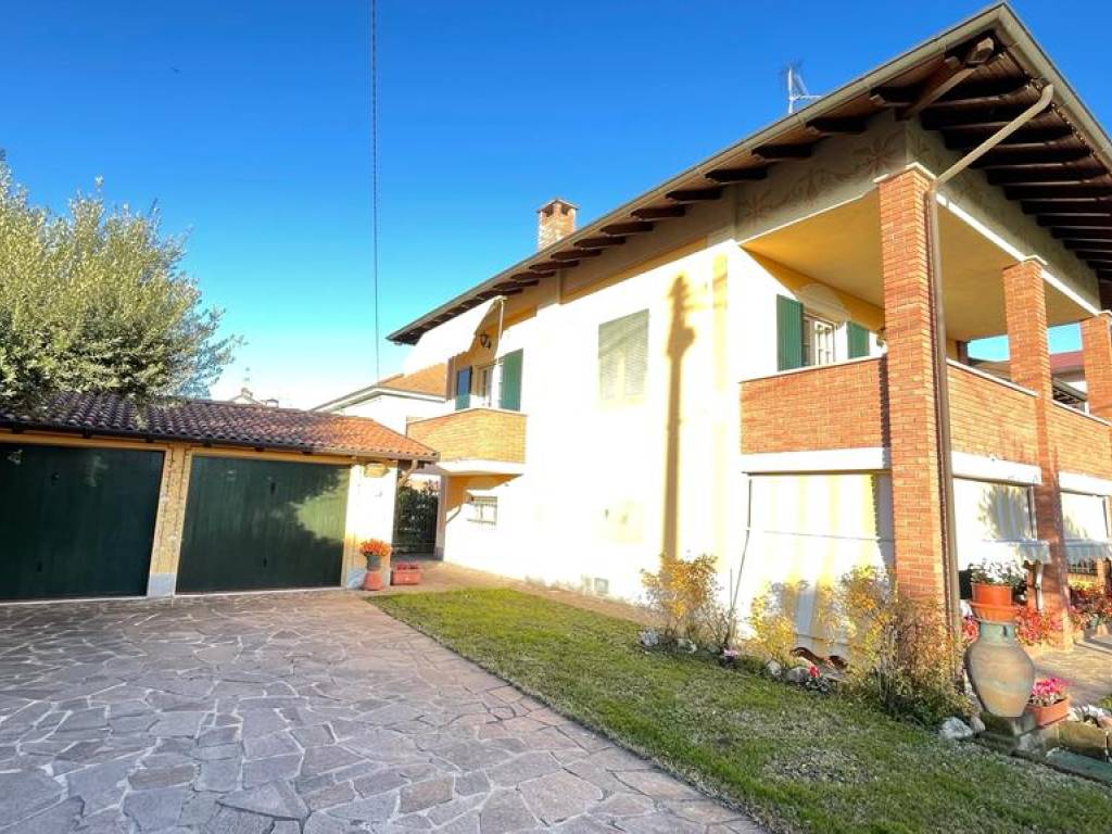 Villa a Oleggio - Foto 2