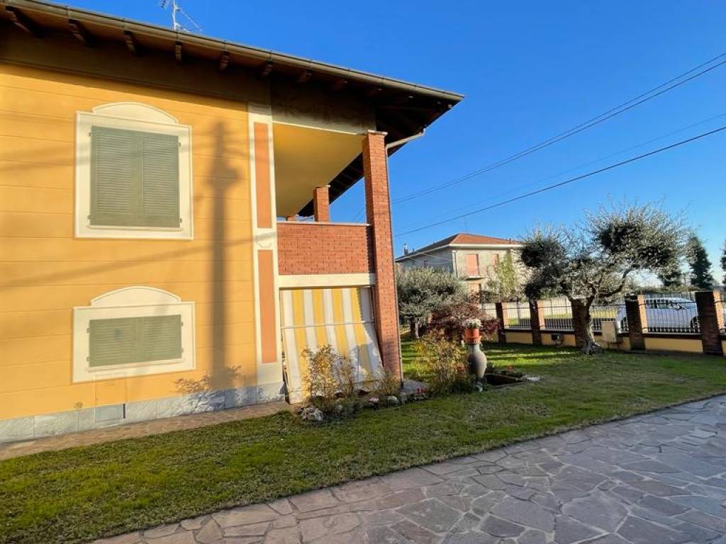 Villa a Oleggio - Foto 3