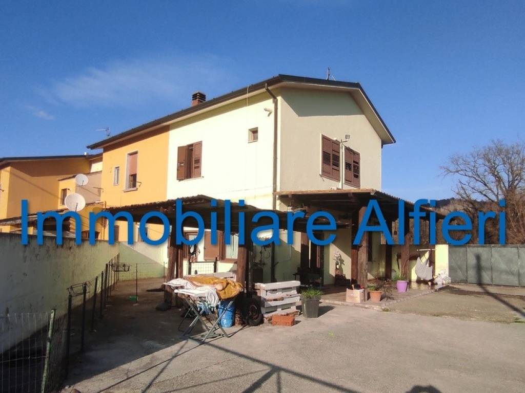 Villa a Apollosa in Via Appia, 71 - Foto 2
