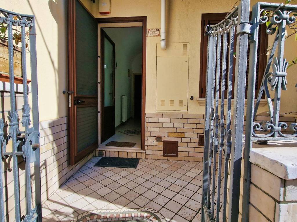 Casa indipendente a Andrano in Via della Repubblica, 21 - Foto 3