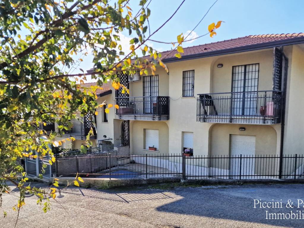 Appartamento a Passignano sul trasimeno in Via dei Fiori - Foto 3