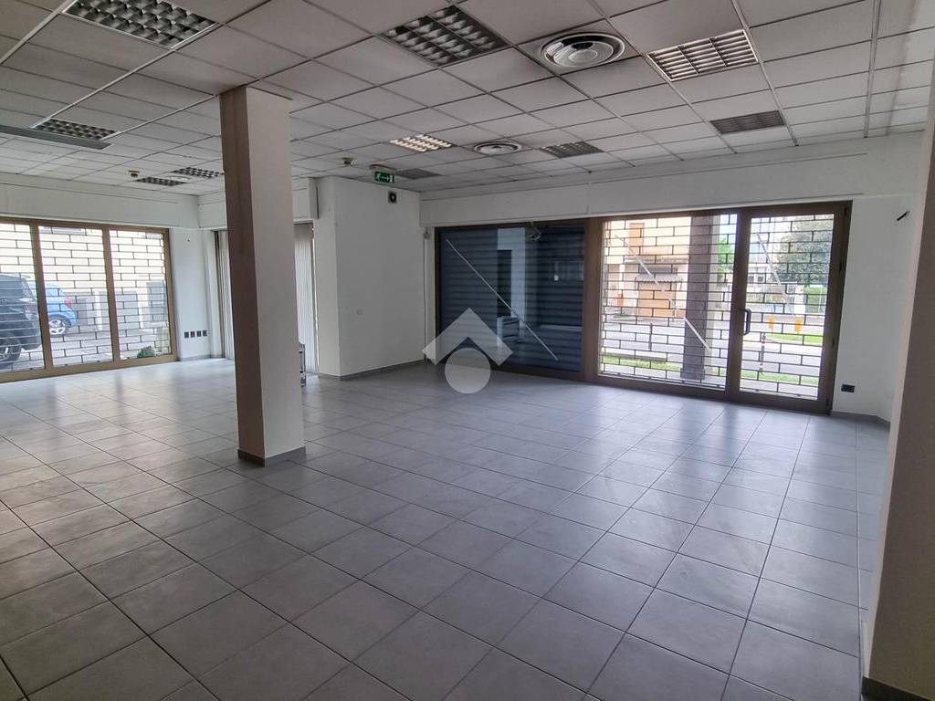 Immobile a Cassago brianza in PIAZZA DUCA UBERTO VISCONTI DI MODRONE, 18 - Foto 3