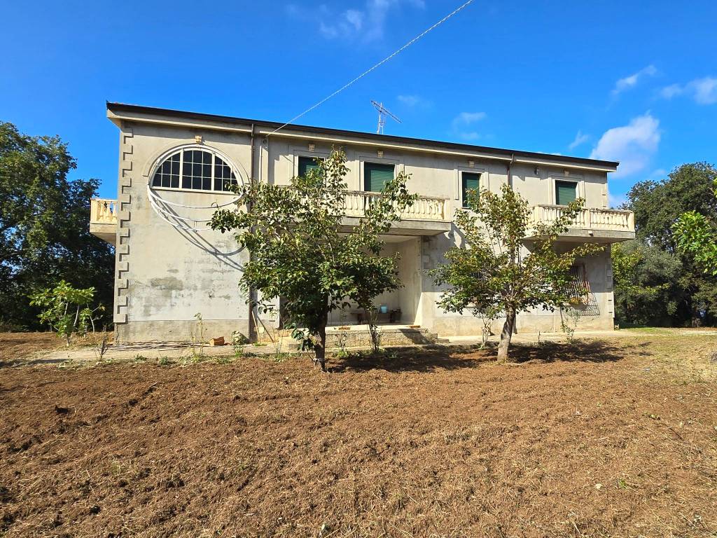 Villa a Vibo valentia in Via Nuova Strada Longobardi, 35 - Foto 2