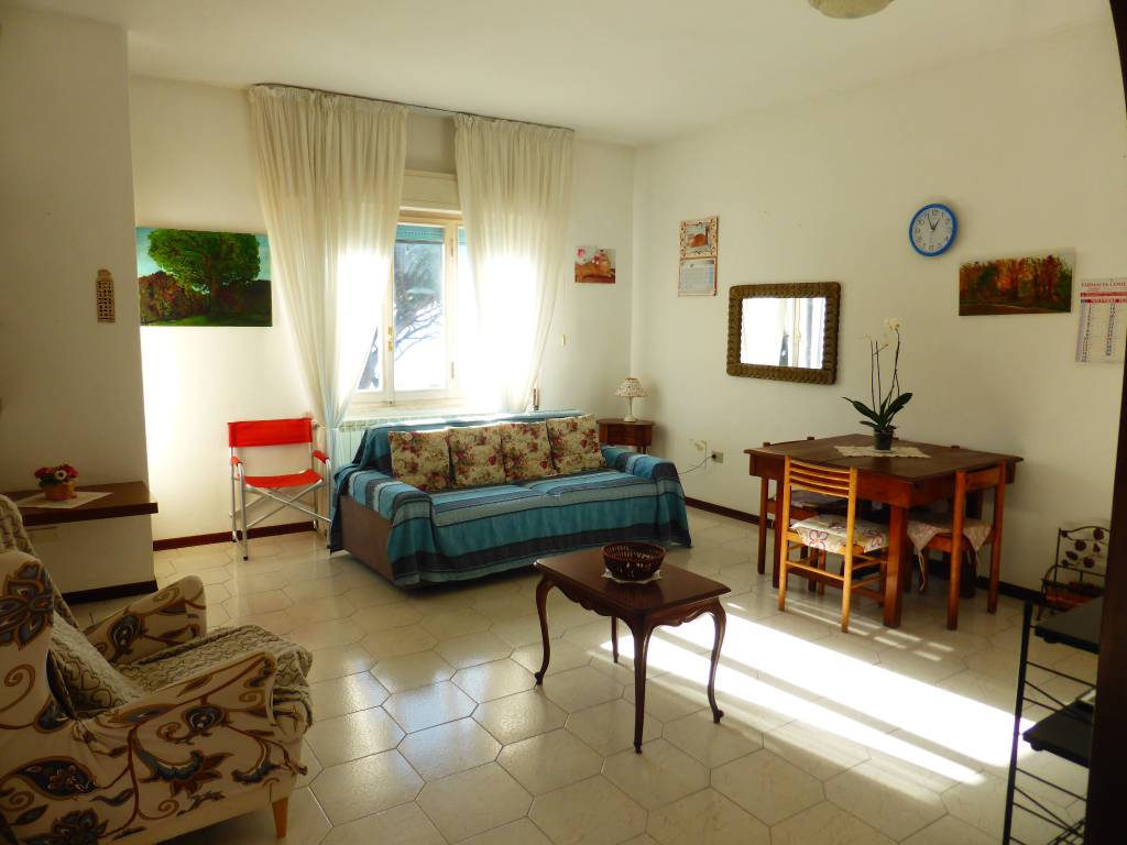 Appartamento a Follonica in Via Arturo Toscanini, 1 - Foto 2