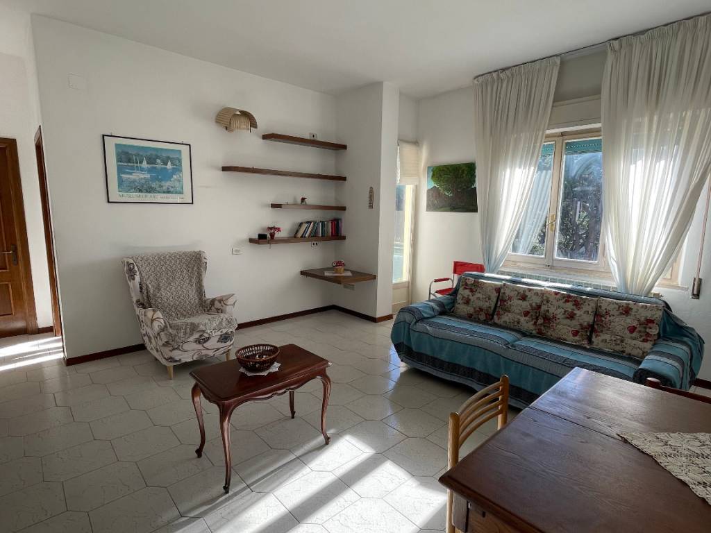 Appartamento a Follonica in Via Arturo Toscanini, 1 - Foto 3