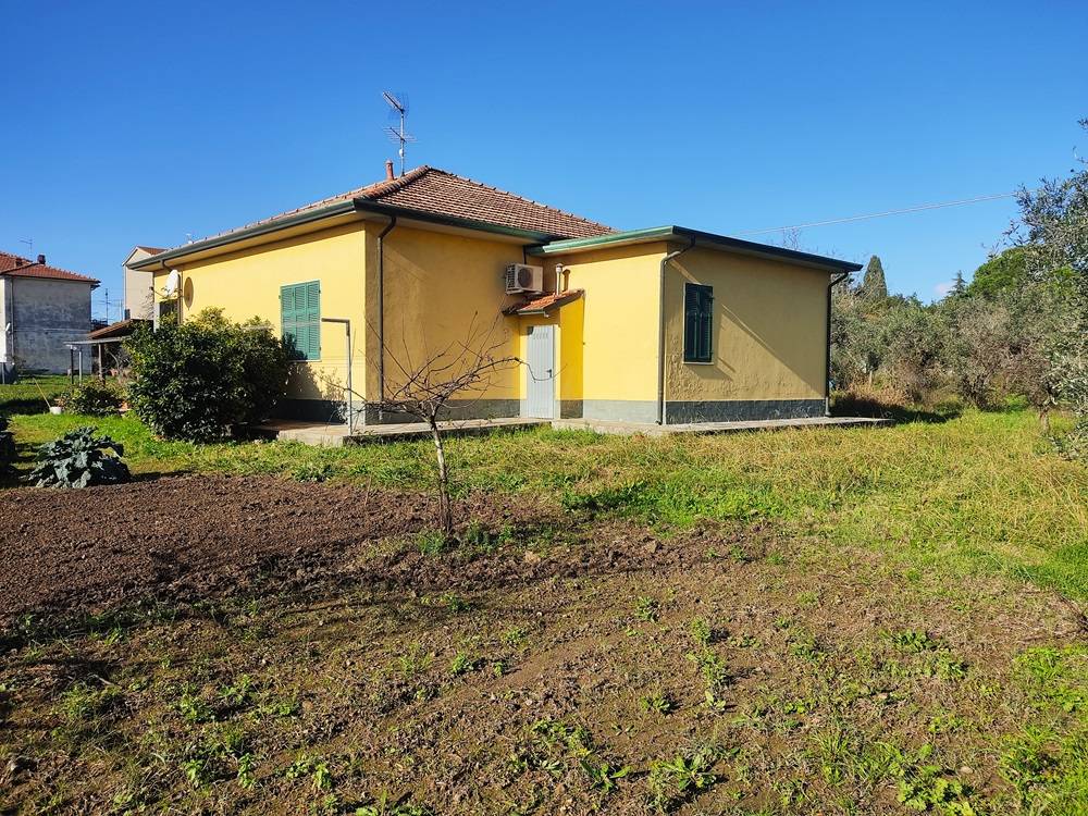 Villa a Castelnuovo magra in Via Provinciale - Foto 5