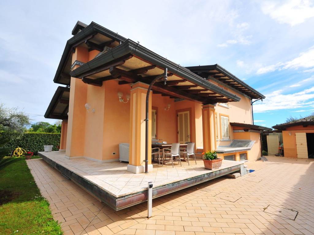 Villa a Pietrasanta in Via Giuseppe Parini, 62 - Foto 2