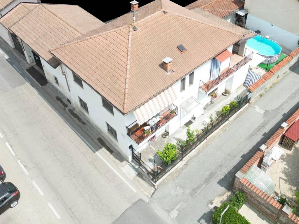 Casa indipendente a Bra in VIA VISCONTI VENOSTA, 16 - Foto 2
