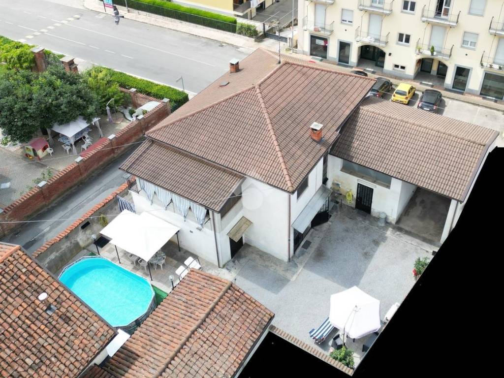 Casa indipendente a Bra in VIA VISCONTI VENOSTA, 16 - Foto 3