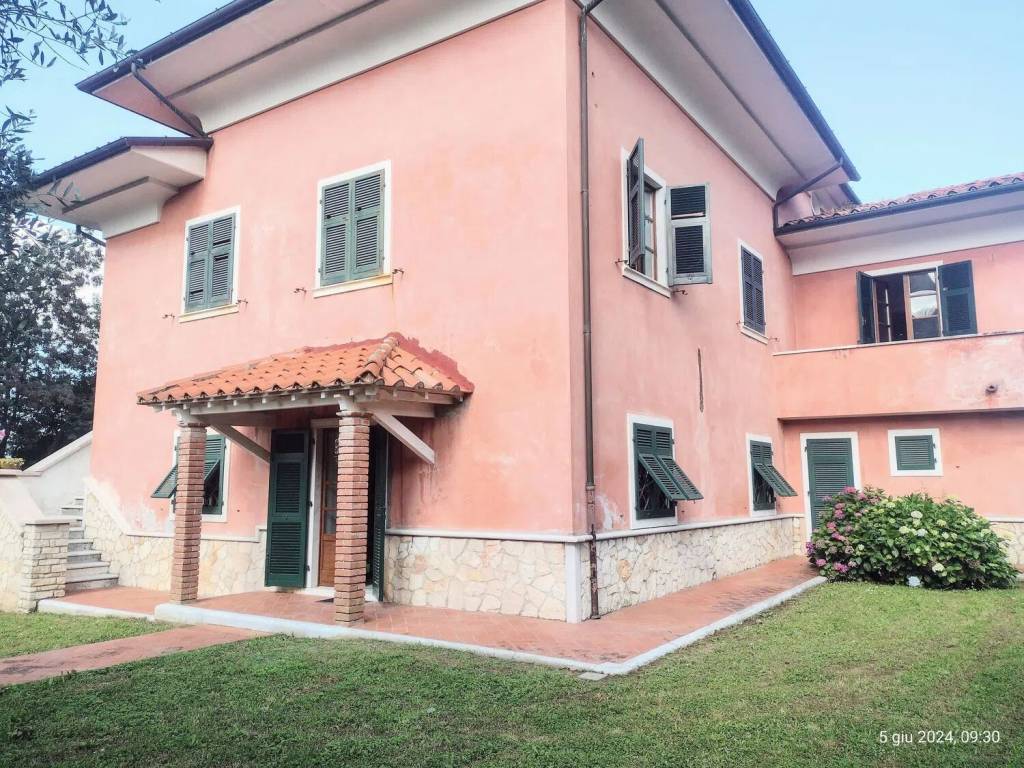 Villa a Castelnuovo magra in Via Palvotrisia, 47 - Foto 3